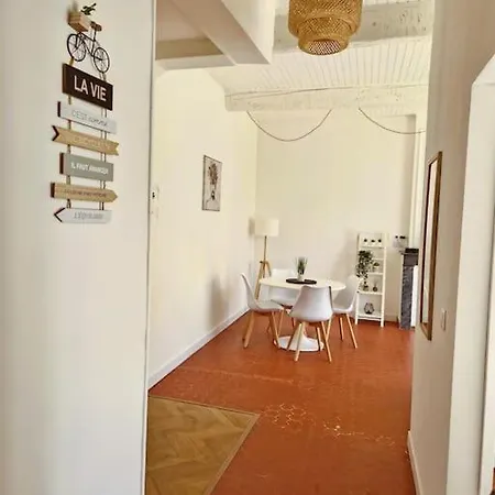 A 100m Des Barques Appartement